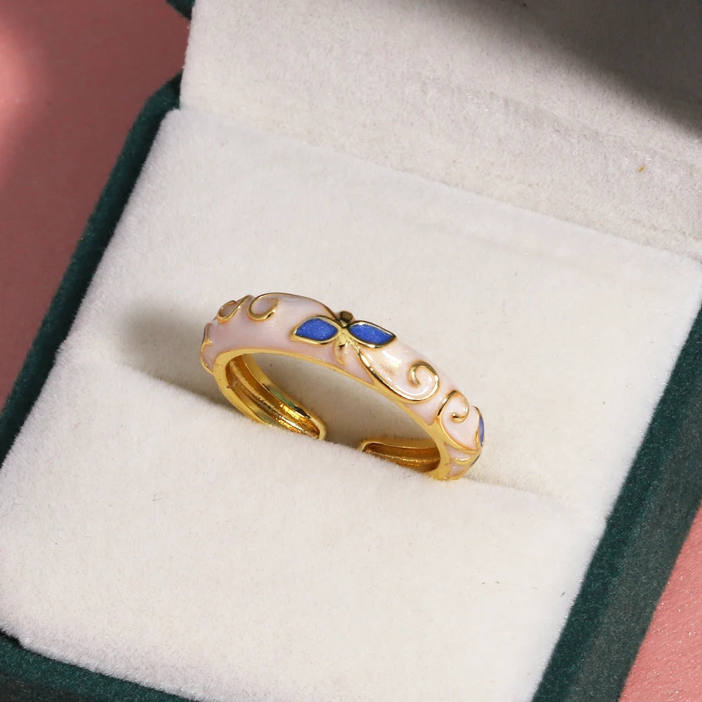 Minimalist Gold-color Geometric Rings