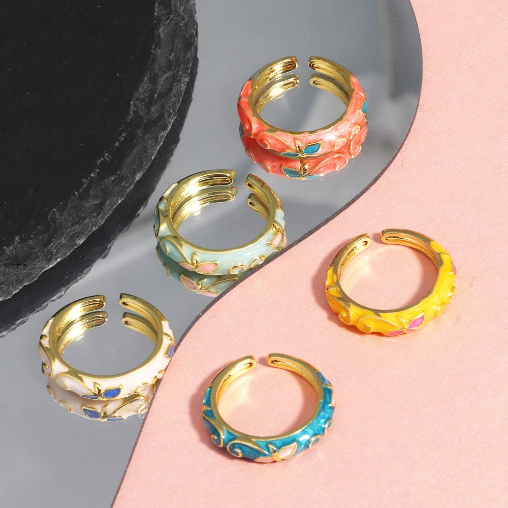 Minimalist Gold-color Geometric Rings
