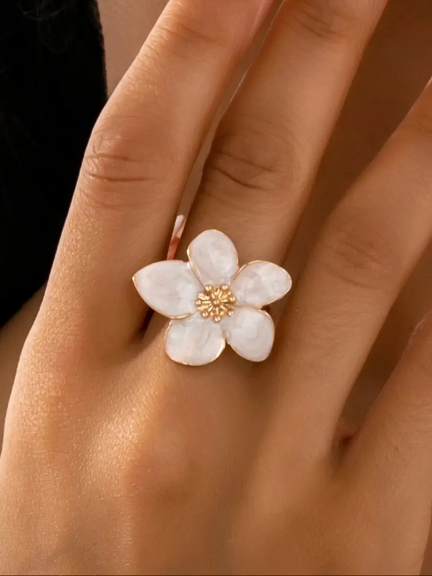 A Women's Ring in the Shape