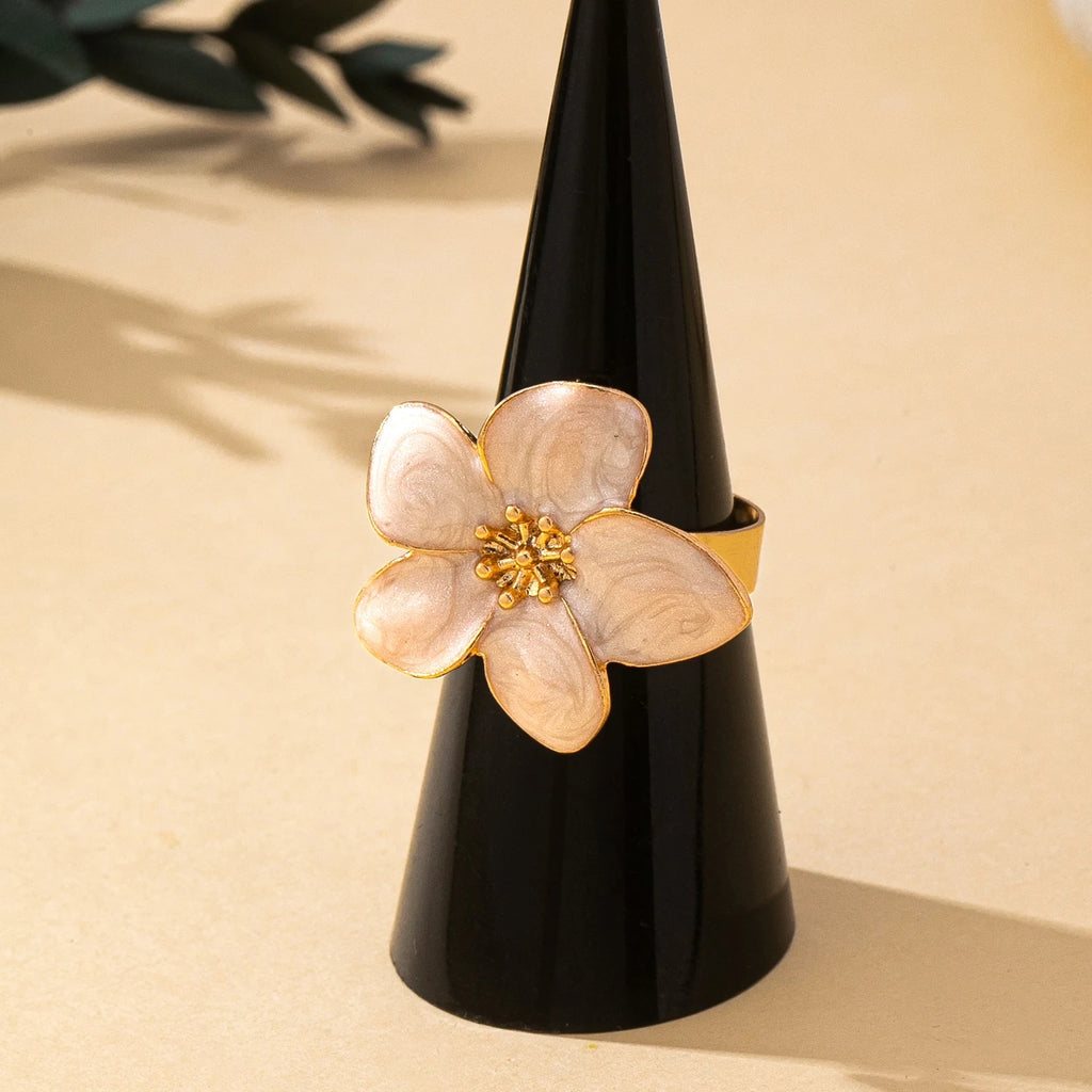A Women's Ring in the Shape
