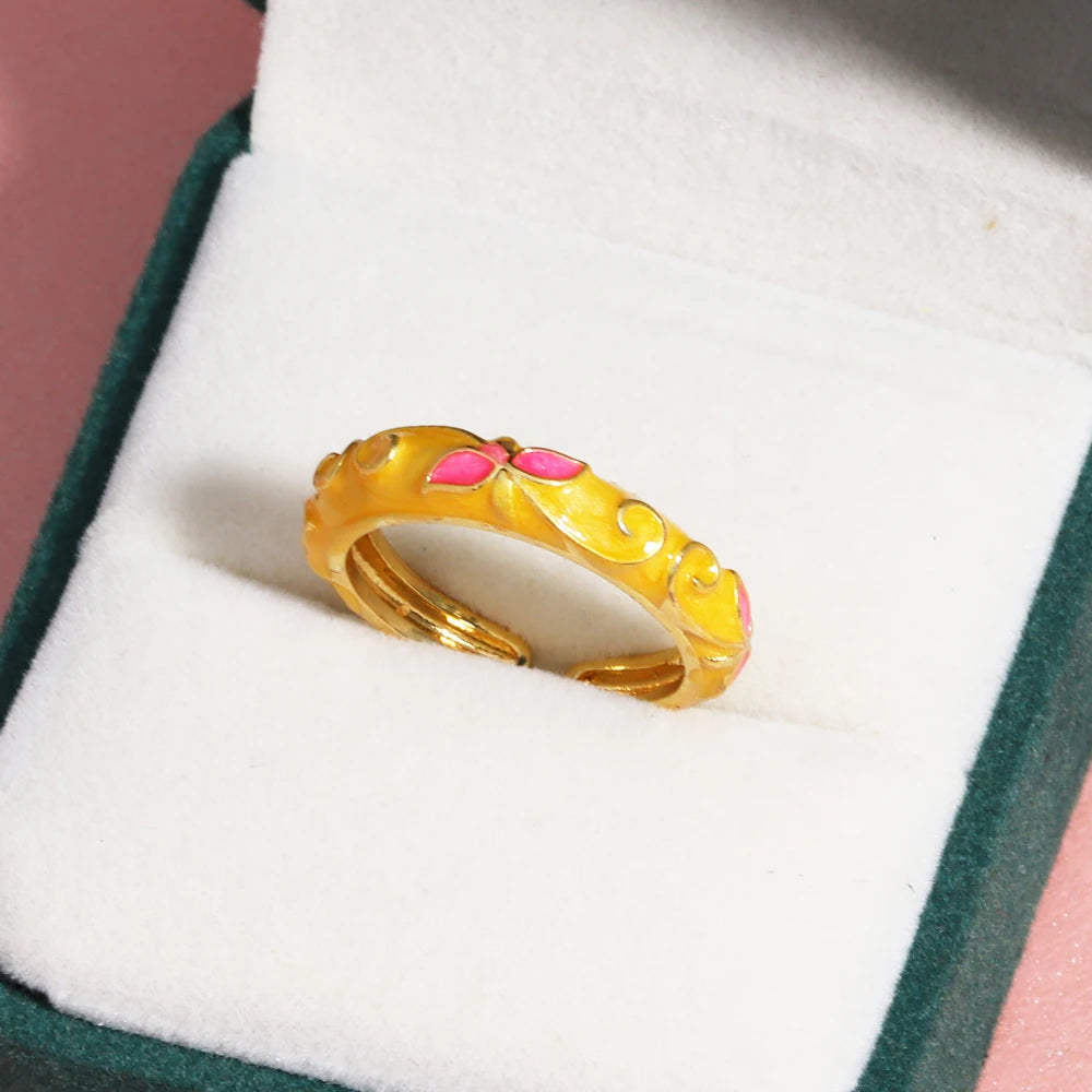 Minimalist Gold-color Geometric Rings