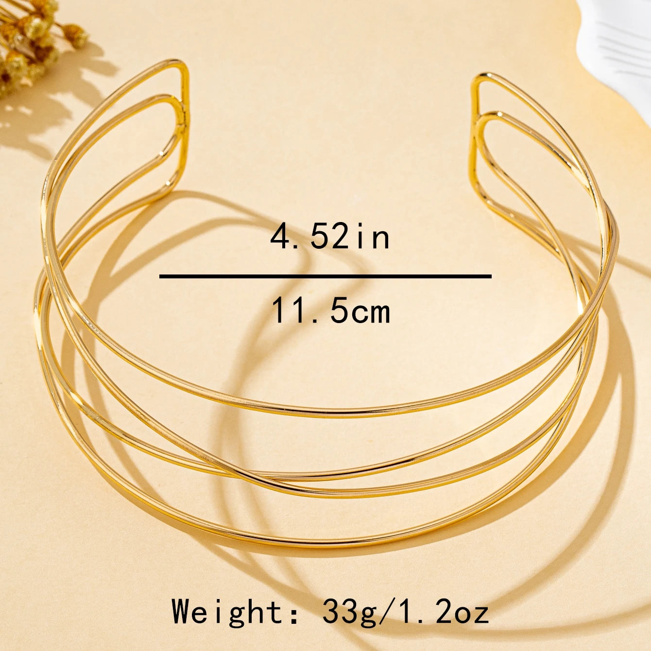 A Women's Necklace with Simple Lines
